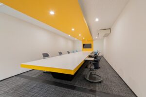 ROYAL YELLOW HLD.ってどんな会社？