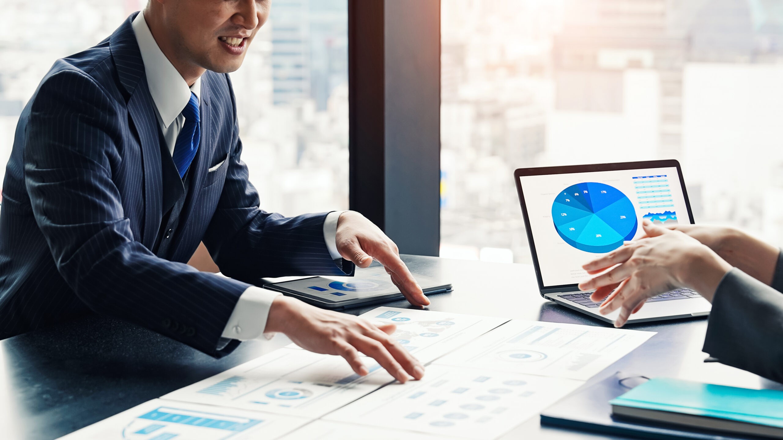 『顧問名鑑』の顧問と社員の想いは？サービスや職場環境に対する口コミ・評判を一挙紹介